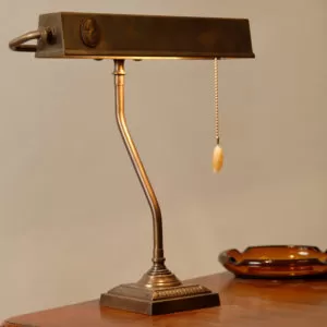 מנורת שולחן עבודה