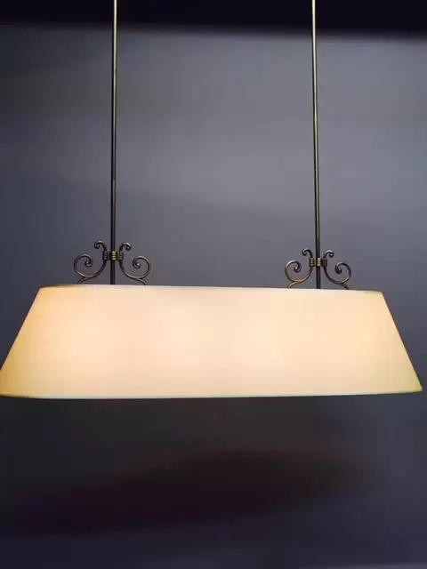 מנורת תקרה בעלת אהיל קלף