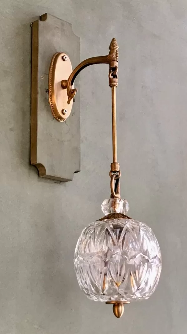 מנורת קיר מזכוכית קריסטל