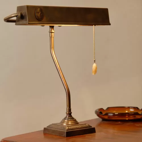 מנורת שולחן